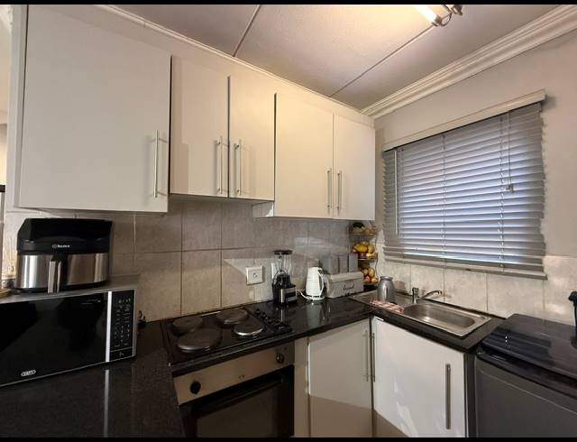 2 BEDROOM APARTMENT FOR SALE IN KEMPTON PARK CENTRAL